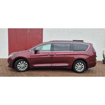 Chrysler Pacifica  Minivan/Van 2018,  3.6 benzyna, automat - Na sprzedaż za 71 800 zł - Paproć - zdjęcie 4