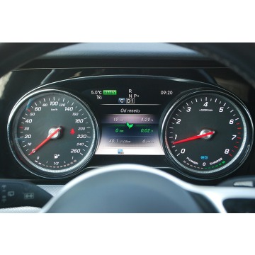 Mercedes - Benz E-klasa 2019,  2.0 hybryda, automat - Na sprzedaż za 123 000 zł - Słupsk - zdjęcie 12