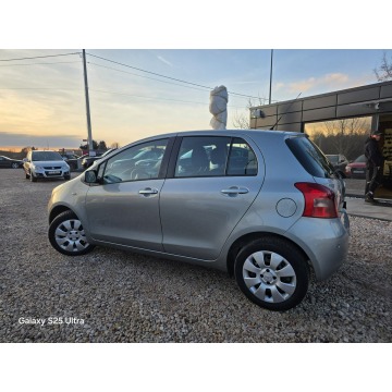 Toyota Yaris  Hatchback 2007,  1.3 benzyna - Na sprzedaż za 14 999 zł - Nowe Sójki - zdjęcie 8
