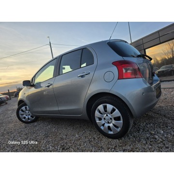 Toyota Yaris  Hatchback 2007,  1.3 benzyna - Na sprzedaż za 14 999 zł - Nowe Sójki - zdjęcie 11
