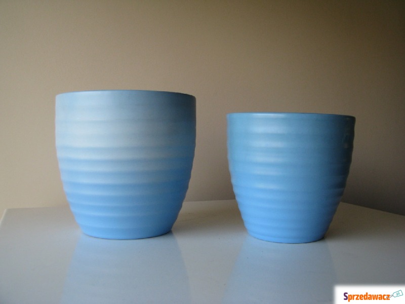 Piękne karbowane ceramiczne niebieskie doniczki... - Pozostałe dekoracje - Brzegi