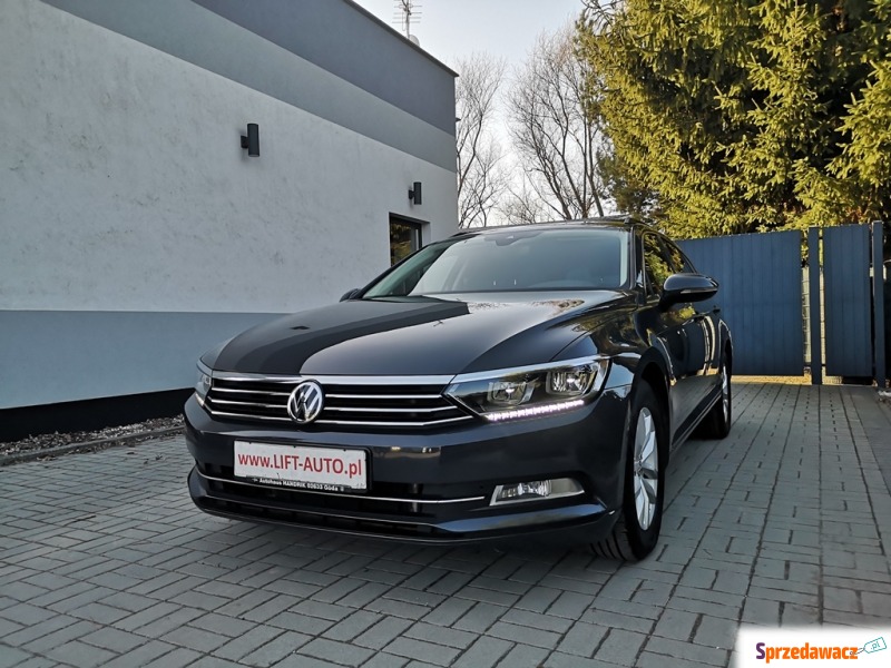 Volkswagen Passat 2018,  2.0 diesel - Na sprzedaż za 64 900 zł - Strzegom