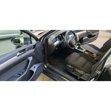 Volkswagen Passat  Sedan/Limuzyna 2018,  2.0 diesel, automat - Na sprzedaż za 58 800 zł - Mysłowice - zdjęcie 10