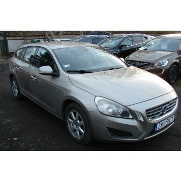 Volvo V60 2013,  1.6 diesel - Na sprzedaż za 23 600 zł - Piła - zdjęcie 2