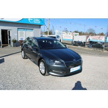 Skoda Superb  Kombi 2020,  2.0 benzyna, automat - Na sprzedaż za 78 900 zł - Warszawa - zdjęcie 4