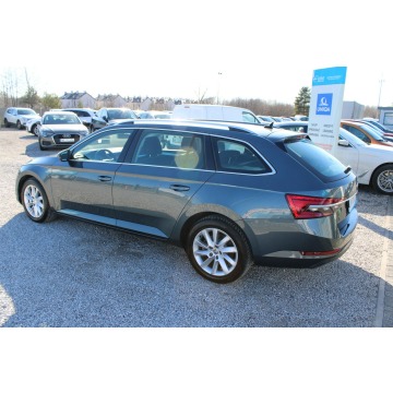 Skoda Superb  Kombi 2020,  2.0 benzyna, automat - Na sprzedaż za 78 900 zł - Warszawa - zdjęcie 9