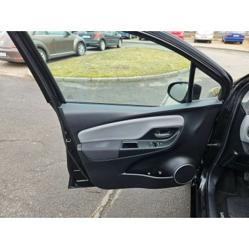 Toyota Yaris  Hatchback 2016,  1.3 benzyna - Na sprzedaż za 39 900 zł - Włocławek - zdjęcie 12