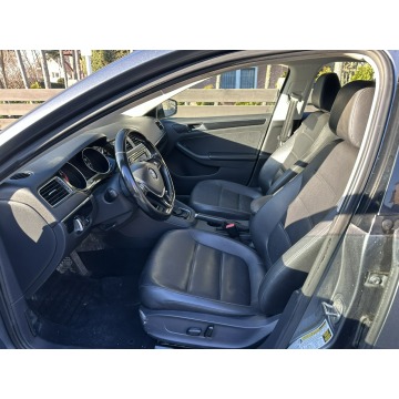 Volkswagen Jetta  Sedan/Limuzyna 2017,  1.8 benzyna, automat - Na sprzedaż za 34 300 zł - Wejherowo - zdjęcie 8