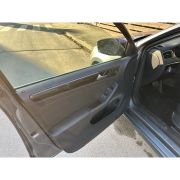 Volkswagen Jetta  Sedan/Limuzyna 2017,  1.8 benzyna, automat - Na sprzedaż za 34 300 zł - Wejherowo - zdjęcie 9