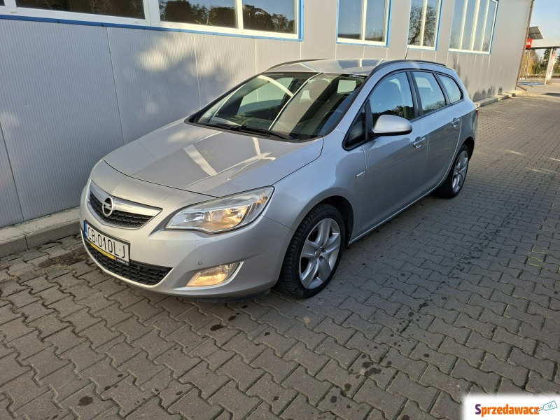 Opel Astra  Kombi 2011,  1.7 diesel - Na sprzedaż za 14 990 zł - Jacków