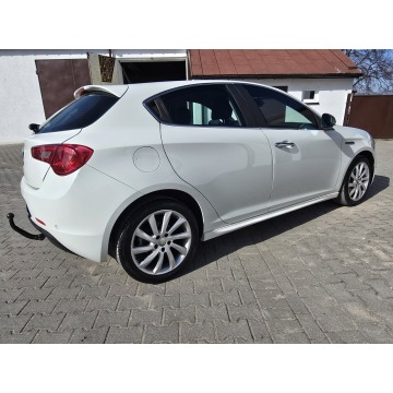 Alfa Romeo Giulietta  Hatchback 2010,  1.4 benzyna - Na sprzedaż za 17 900 zł - Kutno - zdjęcie 9