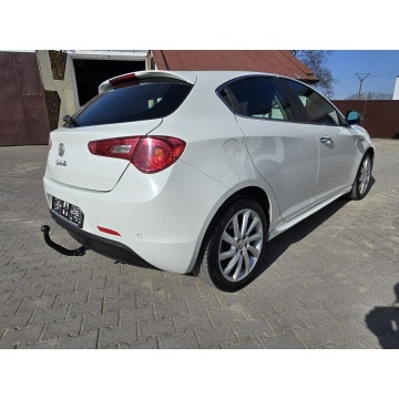 Alfa Romeo Giulietta  Hatchback 2010,  1.4 benzyna - Na sprzedaż za 17 900 zł - Kutno - zdjęcie 8
