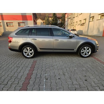 Skoda Octavia  Kombi 2014,  2.0 diesel, automat - Na sprzedaż za 44 990 zł - Zagórze - zdjęcie 9
