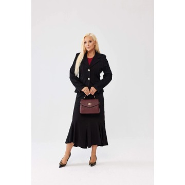 Czarny komplet damski Adeline z taliowanym żakietem i spódnicą z falbaną PLUS SIZE XXL OVERSIZE WIOS