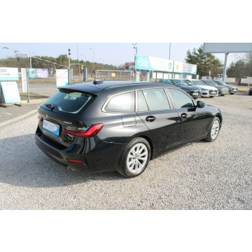 BMW Seria 3  Kombi 2021,  2.0 diesel, automat - Na sprzedaż za 89 899 zł - Warszawa - zdjęcie 6