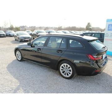 BMW Seria 3  Kombi 2021,  2.0 diesel, automat - Na sprzedaż za 89 899 zł - Warszawa - zdjęcie 9