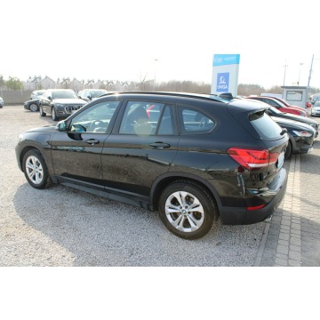 BMW X1  SUV 2021,  1.5 hybryda, automat - Na sprzedaż za 80 900 zł - Warszawa - zdjęcie 9