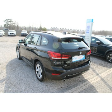 BMW X1  SUV 2021,  1.5 hybryda, automat - Na sprzedaż za 80 900 zł - Warszawa - zdjęcie 8