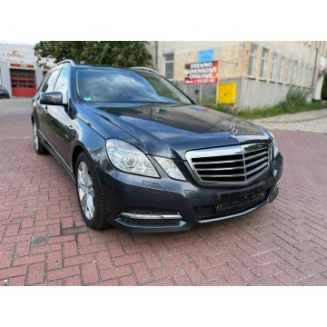 Mercedes - Benz E-klasa  Kombi 2011,  1.8 benzyna, automat - Na sprzedaż za 39 900 zł - Stargard - zdjęcie 2