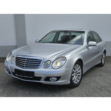 Mercedes E 220 - Wzorowy stan Bez korozji Full Opcja