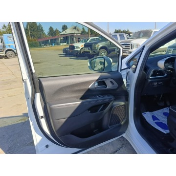 Chrysler Pacifica  Minivan/Van 2022,  3.6 hybryda, automat - Na sprzedaż za 154 000 zł - Gizałki - zdjęcie 12