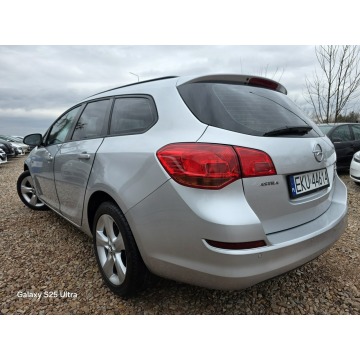 Opel Astra 2011,  1.4 benzyna - Na sprzedaż za 14 999 zł - Nowe Sójki - zdjęcie 9