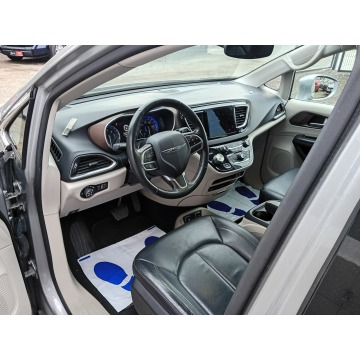 Chrysler Pacifica  Minivan/Van 2019,  3605.0 benzyna, automat - Na sprzedaż za 99 900 zł - Janów Lubelski - zdjęcie 6