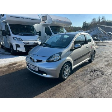 Toyota Aygo - Kamera, alufelgi, dwa komplety kół.