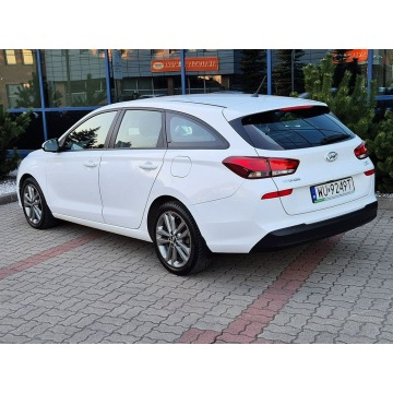 Hyundai i30  Kombi 2017,  1.4 benzyna, automat - Na sprzedaż za 47 500 zł - Warszawa - zdjęcie 4