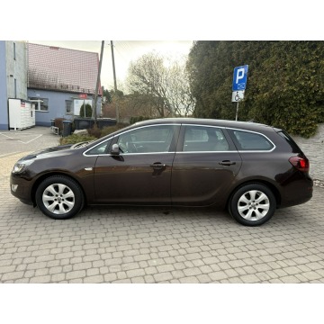 Opel Astra  Kombi 2011,  1.4 benzyna - Na sprzedaż za 23 700 zł - Knurów - zdjęcie 4