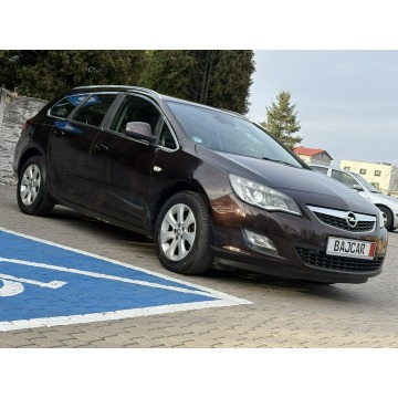 Opel Astra  Kombi 2011,  1.4 benzyna - Na sprzedaż za 23 700 zł - Knurów - zdjęcie 8