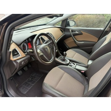 Opel Astra  Kombi 2011,  1.4 benzyna - Na sprzedaż za 23 700 zł - Knurów - zdjęcie 9