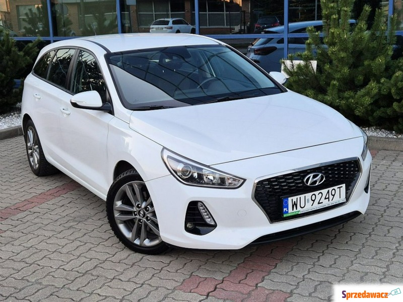 Hyundai i30  Kombi 2017,  1.4 benzyna, automat - Na sprzedaż za 47 500 zł - Warszawa
