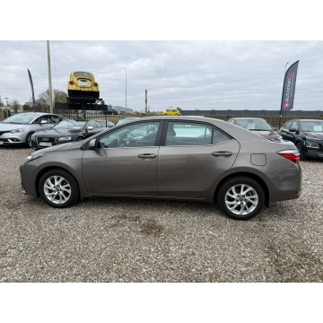 Toyota Corolla  Sedan/Limuzyna 2017,  1.6 benzyna - Na sprzedaż za 41 900 zł - Słupsk - zdjęcie 4