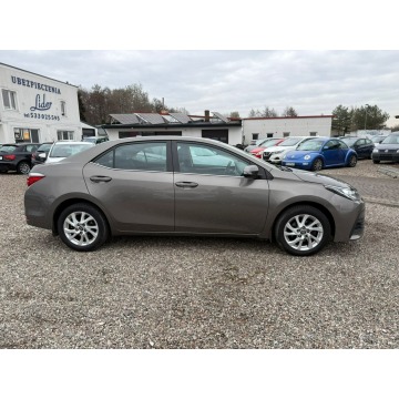 Toyota Corolla  Sedan/Limuzyna 2017,  1.6 benzyna - Na sprzedaż za 41 900 zł - Słupsk - zdjęcie 7