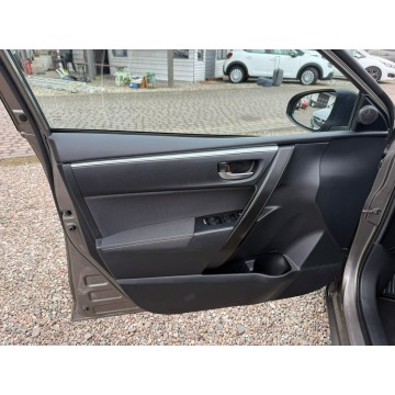 Toyota Corolla  Sedan/Limuzyna 2017,  1.6 benzyna - Na sprzedaż za 41 900 zł - Słupsk - zdjęcie 12