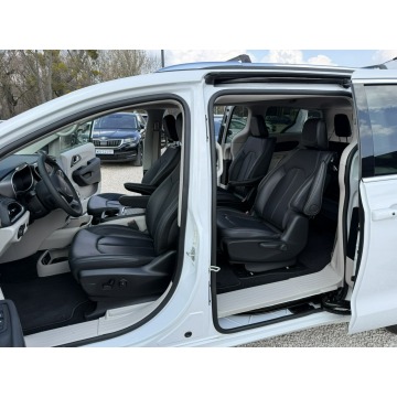 Chrysler Pacifica  Minivan/Van 2024,  3.6 hybryda, automat - Na sprzedaż za 174 800 zł - Pęcice - zdjęcie 3