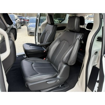 Chrysler Pacifica  Minivan/Van 2024,  3.6 hybryda, automat - Na sprzedaż za 174 800 zł - Pęcice - zdjęcie 5