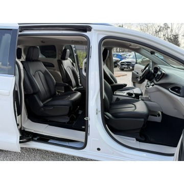Chrysler Pacifica  Minivan/Van 2024,  3.6 hybryda, automat - Na sprzedaż za 174 800 zł - Pęcice - zdjęcie 10