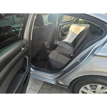 Volkswagen Passat  Sedan/Limuzyna 2018,  2.0 diesel, automat - Na sprzedaż za 54 900 zł - Strzegom - zdjęcie 8