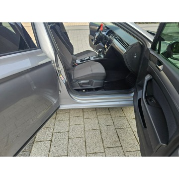 Volkswagen Passat  Sedan/Limuzyna 2018,  2.0 diesel, automat - Na sprzedaż za 54 900 zł - Strzegom - zdjęcie 10