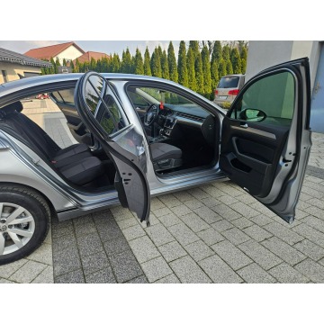 Volkswagen Passat  Sedan/Limuzyna 2018,  2.0 diesel, automat - Na sprzedaż za 54 900 zł - Strzegom - zdjęcie 12