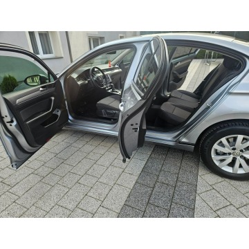 Volkswagen Passat  Sedan/Limuzyna 2018,  2.0 diesel, automat - Na sprzedaż za 54 900 zł - Strzegom - zdjęcie 9