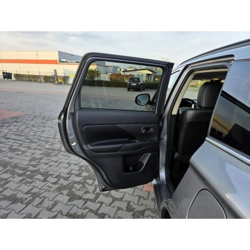 Mitsubishi Outlander  SUV 2013,  2.0 hybryda, automat - Na sprzedaż za 45 900 zł - Rawa Mazowiecka - zdjęcie 9