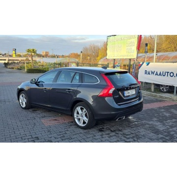 Volvo V60 2015,  2.4 hybryda, automat - Na sprzedaż za 46 900 zł - Rawa Mazowiecka - zdjęcie 3