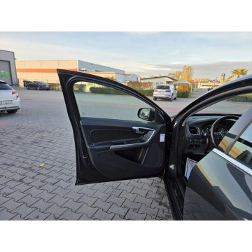 Volvo V60 2015,  2.4 hybryda, automat - Na sprzedaż za 46 900 zł - Rawa Mazowiecka - zdjęcie 10