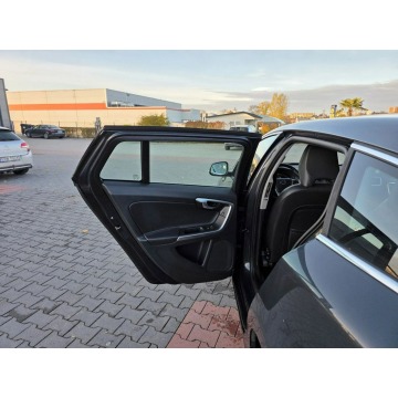 Volvo V60 2015,  2.4 hybryda, automat - Na sprzedaż za 46 900 zł - Rawa Mazowiecka - zdjęcie 9