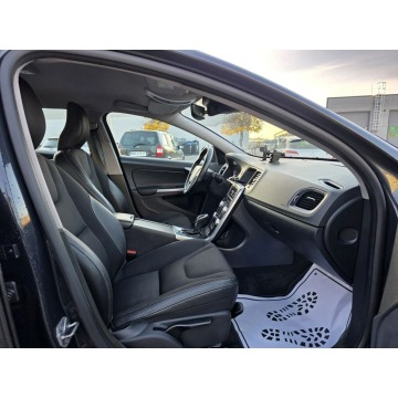 Volvo V60 2015,  2.4 hybryda, automat - Na sprzedaż za 46 900 zł - Rawa Mazowiecka - zdjęcie 8