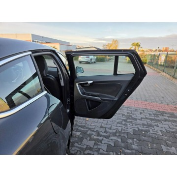Volvo V60 2015,  2.4 hybryda, automat - Na sprzedaż za 46 900 zł - Rawa Mazowiecka - zdjęcie 12