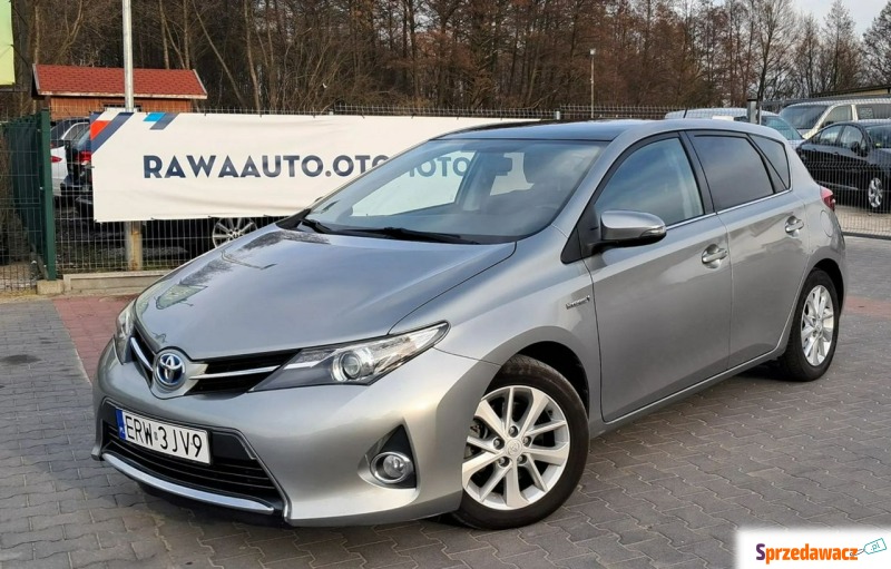 Toyota Auris  Liftback 2014,  1.8 hybryda, automat - Na sprzedaż za 39 900 zł - Rawa Mazowiecka
